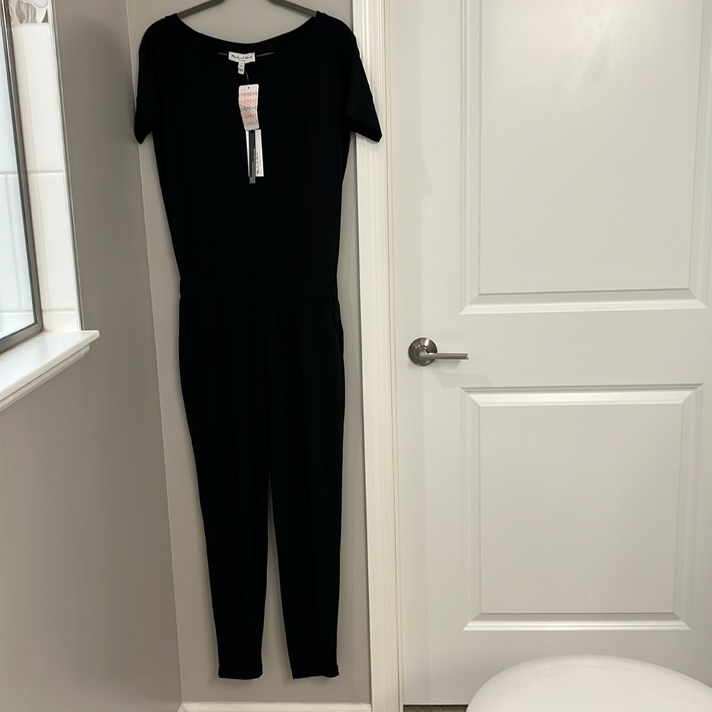 Evereve Michael stars black size XS off shoulder jumpsuit(NWT)